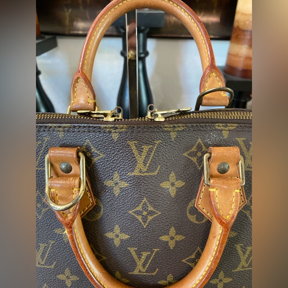 Louis Vuitton CLASSIC Alma Monogram Handbag M51130, Authentic, with dust bag - Picture 5 of 16